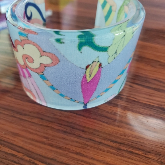 💥💫HOST PICK!💥💫NEW! Bracelet, lucite..Shanghai Tang .fits a small wrist - Picture 2 of 5